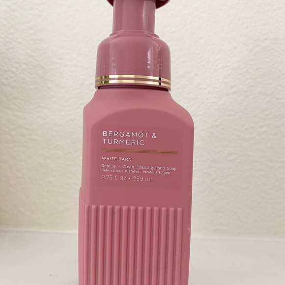 New White Barn Bath & Body Foaming Handsoaps - Picture 3 of 4